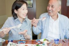 老年人補(bǔ)鈣怎么補(bǔ)？老年人補(bǔ)鈣的方法？[圖]