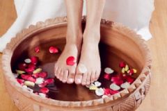 女性冬天泡腳要注意什么？女性用熱水泡腳的好處有哪些？[圖]