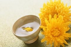 菊花茶和冰糖可以同飲嗎？冰糖菊花茶水有什么功效？[圖]