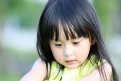 哪些人是不適合喝牛奶的？怎樣推拿讓避免寶寶便秘？[圖]