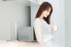 牛奶上面的奶皮是什么？奶皮能不能吃？[圖]