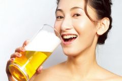 夏天喝啤酒的好處有哪些？夏季喝啤酒對身體有哪些益處？[圖]