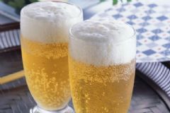 過期啤酒還能喝嗎？過期啤酒不能喝怎么辦？[圖]