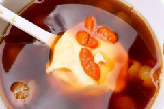 吃什么食物能煥發(fā)肌膚能量？吃哪些食物更顯年輕？[圖]