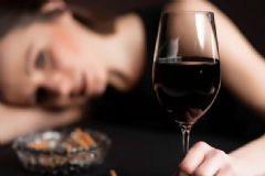 女人喝葡萄酒的好處是什么？什么時(shí)候喝葡萄酒最養(yǎng)生？[圖]