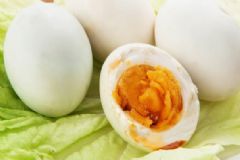 咸鴨蛋有臭味正常嗎？發(fā)臭的咸鴨蛋還能吃嗎？[圖]