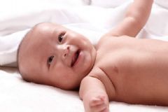 寶寶總是吐奶是什么原因造成的？嬰幼兒睡袋有什么好處？[圖]