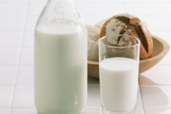 如何用牛奶達(dá)到美白效果？牛奶草莓面膜怎么做的？[圖]