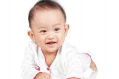 寶寶吐奶要怎樣護(hù)理？一直只吃母乳有哪些危害？[圖]