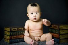 給新生兒洗澡主要是怎樣的步驟？給寶寶準(zhǔn)備冬衣要注意什么？[圖]