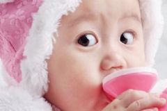 寶寶拉肚子藥能放奶粉嗎？藥能放在奶粉里喝嗎？[圖]