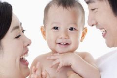 新手爸媽應(yīng)該怎樣保護(hù)好嬰幼兒？寶寶睡覺踢被是什么原因？[圖]