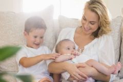 新生兒乳房腫脹是什么原因？怎樣讓寶寶晚上睡得更安穩(wěn)？[圖]