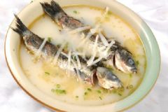 鯽魚有什么樣的營養(yǎng)價值？女人多吃鯽魚有什么好處？[圖]