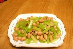 芹菜不能和什么食物一起吃？芹菜不能與什么同食？[圖]