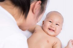 巨嬰的具體標(biāo)準(zhǔn)和成因是什么？剖宮產(chǎn)后多久能下床鍛煉？[圖]