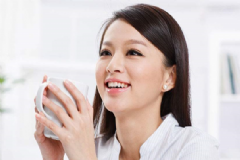 在辦公室怎么給肌膚補(bǔ)水？辦公室白領(lǐng)如何有效補(bǔ)水？[圖]