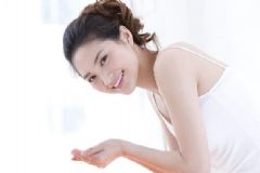 用溫鹽水洗臉的好處有哪些？用溫鹽水洗臉需要注意什么？[圖]