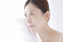 臉上長(zhǎng)痘用什么洗臉好？臉上長(zhǎng)痘痘怎么處理？[圖]