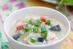 熱的東西能放冰箱嗎？熱東西放冰箱會(huì)怎樣？[圖]