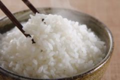 會(huì)導(dǎo)致欲睡的食物有哪些？哪些食物吃了想睡？[圖]