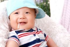 寶寶溢奶吐奶怎么辦？怎么緩解寶寶溢奶吐奶？[圖]
