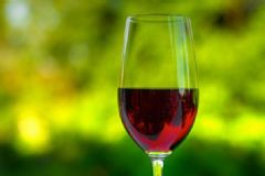 洋蔥泡紅酒有什么壞處？洋蔥泡葡萄酒有哪些副作用？[圖]