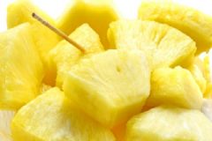 吃菠蘿有什么好處和壞處？吃菠蘿的好處與壞處[圖]