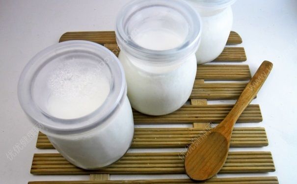 酸奶不能和什么一起吃食物中毒？酸奶不能和什么同食？(1)