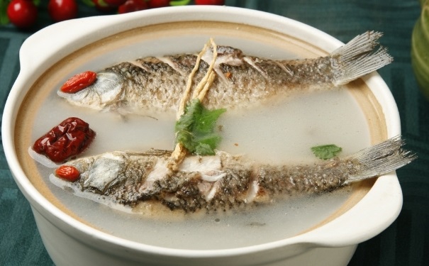 鯽魚(yú)湯有什么功效？鯽魚(yú)湯的功效與作用(1)