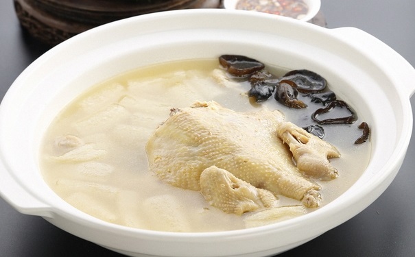 雞湯和雞肉哪種營養(yǎng)高？雞湯營養(yǎng)還是雞肉營養(yǎng)？(1)