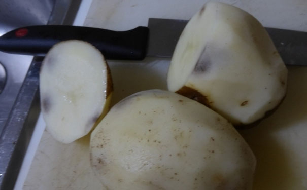 土豆里面有黑圈能吃不？土豆里面發(fā)黑還能吃嗎？(1)