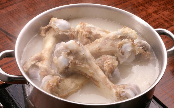 骨折后喝骨頭湯好嗎？骨折喝骨頭湯有用嗎？(1)