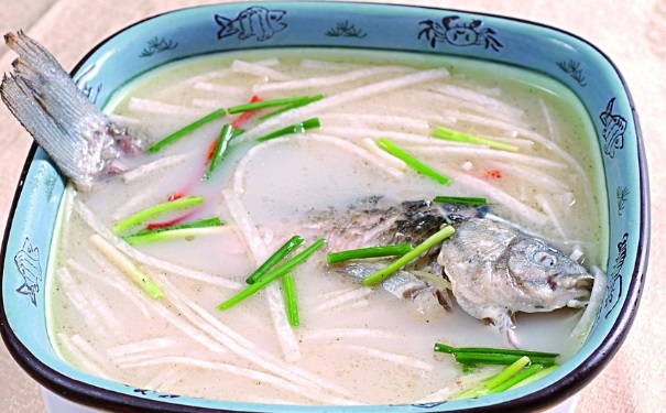 孕婦喝鯽魚湯有什么好處？孕婦喝鯽魚湯的功效與作用(1)