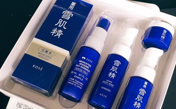 雪肌精美白乳液怎么用？雪肌精美白精乳液如何使用？(1)