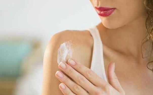 身體乳和潤膚露哪個好？身體乳和潤膚露有什么區(qū)別？(1)