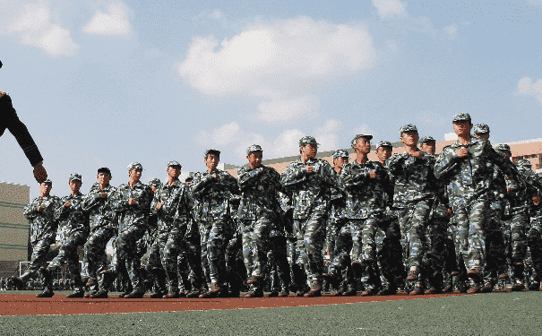 軍訓曬后如何快速美白？軍訓曬黑了怎么白回來？(1)
