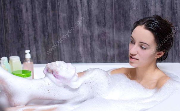 如何洗澡能美白全身？怎么洗澡能美白？(1)