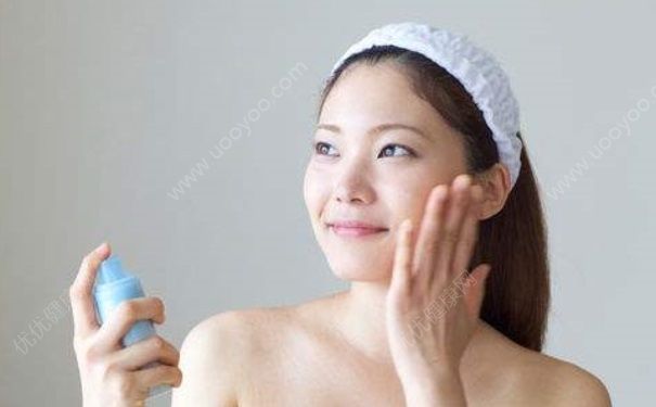 秋季用什么保濕噴霧補(bǔ)水好？如何正確的使用保濕噴霧？(3)