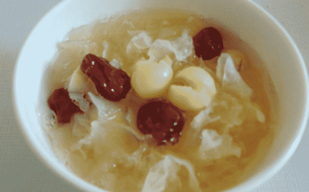 吃銀耳能美容養(yǎng)顏嗎？怎樣吃銀耳才能美容養(yǎng)顏？(1)