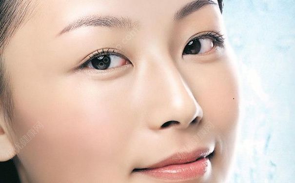 臉上為何會長痘？女性祛痘有何方法？(1)