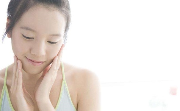 女人應(yīng)該怎樣保養(yǎng)皮膚？女人保養(yǎng)皮膚的方法有哪些？(1)