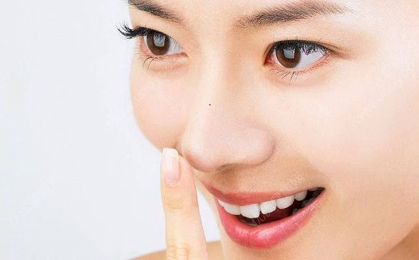 隆鼻手術(shù)哪種劃算？隆鼻有什么風(fēng)險？(1)