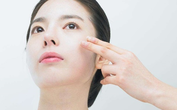 黃褐斑形成的原因是什么？如何有效預(yù)防黃褐斑？(1)