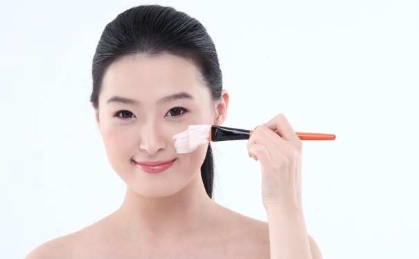 美容護(hù)膚存在哪些誤區(qū)？美容護(hù)膚需要注意些什么？(1)