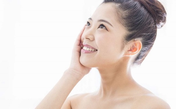 臉部按摩保養(yǎng)法怎么做？臉部按摩的技巧有哪些？(1)