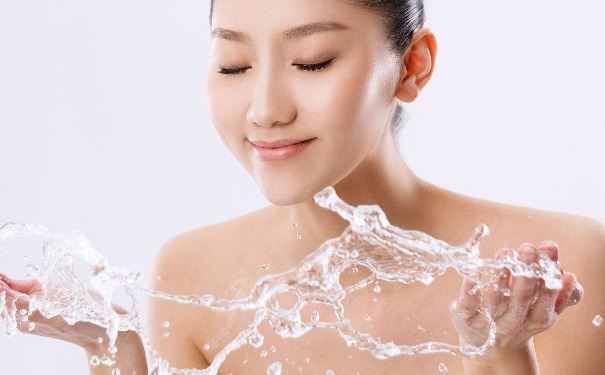 如何用鹽水正確洗臉？鹽水洗臉能解決哪些肌膚問(wèn)題？(1)