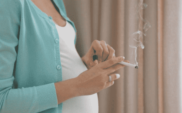 孕期準(zhǔn)媽媽吸煙會有哪些危害？孕婦吸煙會對胎兒有什么危害？(1)