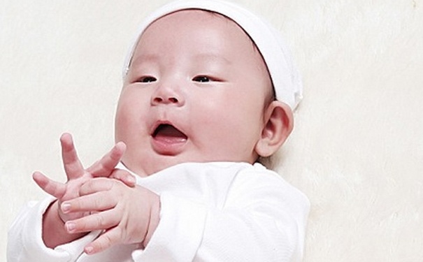 新生兒打嗝怎么拍嗝？孩子打嗝了的方法是怎樣的？(1)