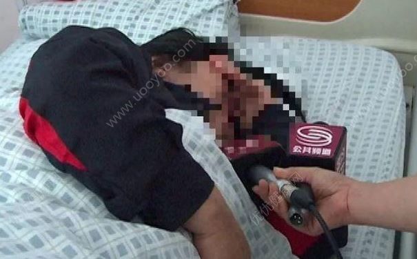 打了幾百針保胎竟產(chǎn)下畸形寶寶，耳朵沒耳孔、眼睛閉不上(1)